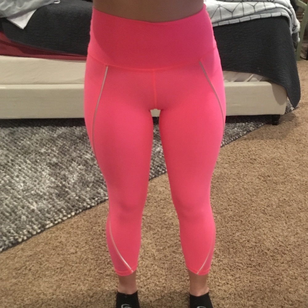 Neon pink reflective aerie leggings